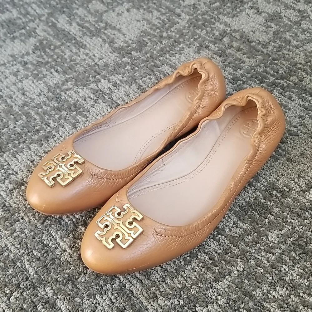 TORY BURCH tan leather ballet flats pebbled